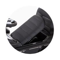 Лицензирана музикална кола за яздене Mercedes черна Chipolino