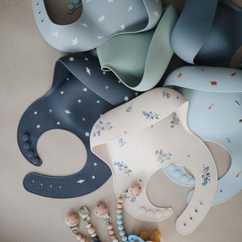 Силиконов лигавник Mushie Black Numbers