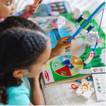 Разгъваща се игрална дъска - Шпиони Melissa & Doug 