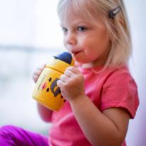 Неразливаща се чаша Tommee Tippee SUPERSTAR със сламка и дръжки, обем 300 мл.