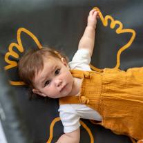 Сгъваема кошара за спане и игра Sunrise Renolux Prism Sophie la griaffe