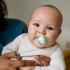 Ортодонтични залъгалки Tommee Tippee NIGHT TIME със светеща в тъмното дръжка 0-6м Бяла и синя с декор луна и звезда