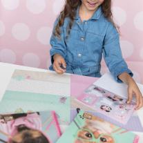 Книжка със стикери за декорация А5 Studio Pets Биби и Пейдж