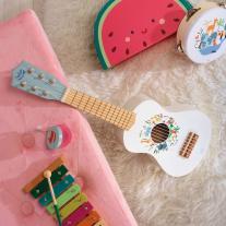 Играчка китара по дизайн на Sarah Betz Vilac