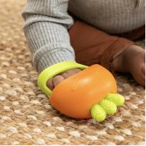 Силиконова бебешка ръкавичка с гризалка, Infantino, Морков