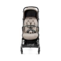 Ултракомпактната и лека количка Peg-Perego Volo Misty Beige