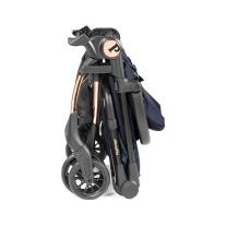 Ултракомпактната и лека количка Peg-Perego Volo Blue Shine