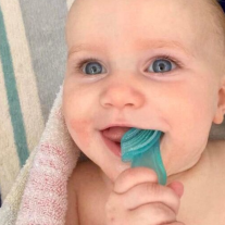 Първата четка на бебето и гризалка за никнещи зъбки Brush-Baby 2бр.