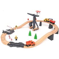 Дървена строителна площадка, с кран и релси Tooky Toy