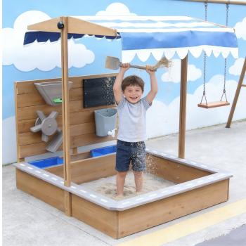 Детски Дървен Пясъчник GINGER HOME с Регулируем Покрив – с Пясъчна Мелница, Писта за Колички и Аксесоари