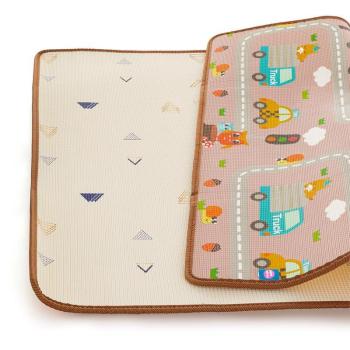 Мека постелка за игра Petite&Mars Joy 180x150x1 cm City