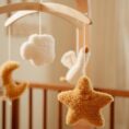 7064-arvena-muzikalna-varteleshka-za-leglo-newborn-naturals2-1000x1000