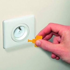 Предпазители за контакт с ключ за премахване SAFETY 1st (12 + 4 бр./оп.)