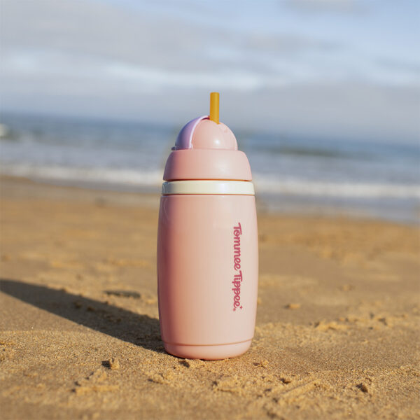 TT.0293-Tommee-Tippee_Insulated-Active-Straw-Cup-Pink_lifestyle-1774873940-mx2GCn TT.0293-Tommee-Tippee_Insulated-Active-Straw-Cup-Pink_lifestyle-1774873940-mx2GCn