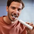HX7108-01-philips-sonicare-next-generation-5300-white_upotreba-1792615911-AeYF0Q