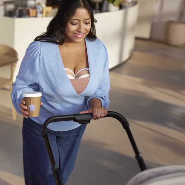 SCF495-11-Philips-Avent-Hands-free-Natural-Care-dvoina-pompa-za-karma_lifestyle-1792617958-DsNeVn SCF495-11-Philips-Avent-Hands-free-Natural-Care-dvoina-pompa-za-karma_lifestyle-1792617958-DsNeVn