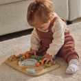 TL.0863.001_tiny-love-darvena-daska-s-aktivnosti-farmers-funday_girl-1792617881-dHxWFu